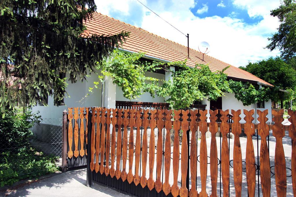 Felsőtold Lugas Vendeghaz酒店 外观 照片