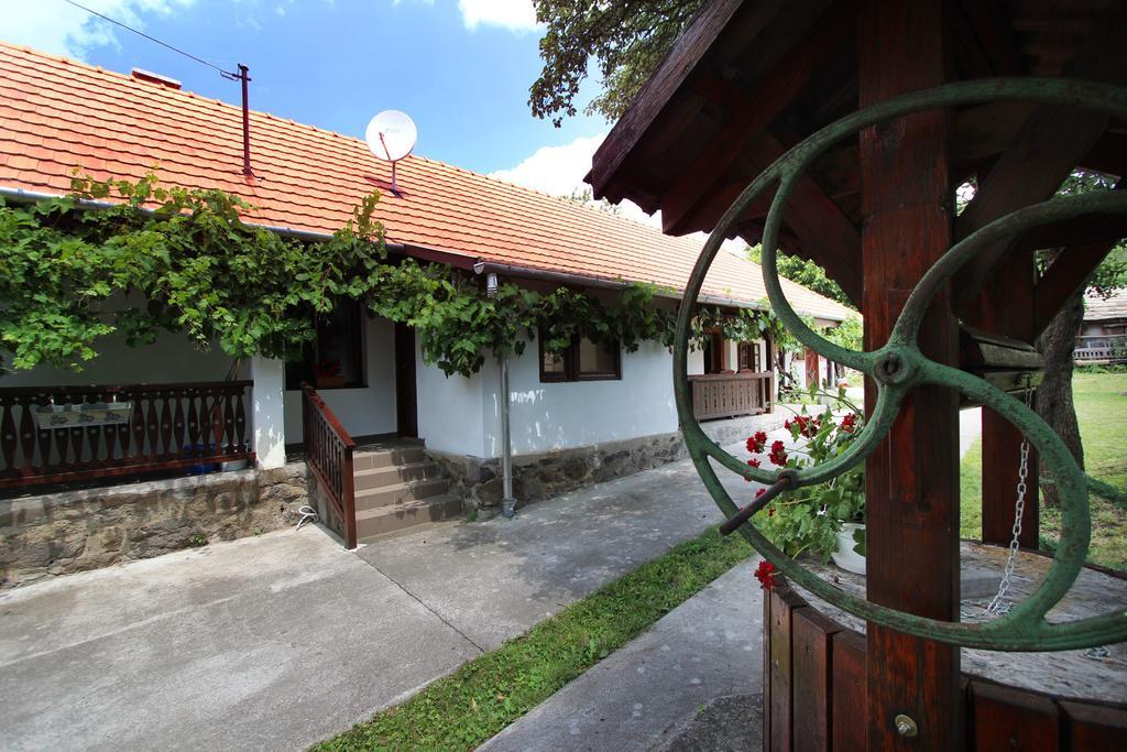 Felsőtold Lugas Vendeghaz酒店 外观 照片